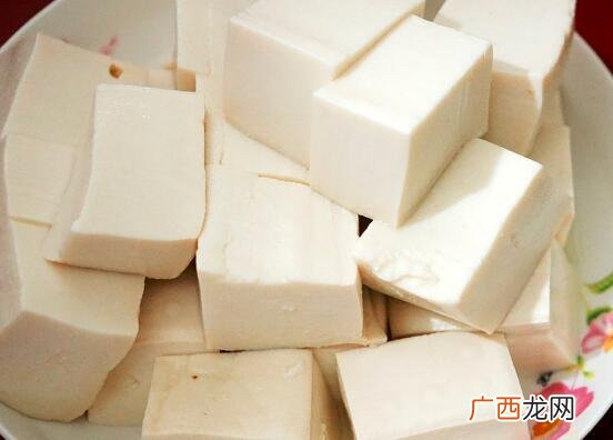 蚕豆腐和黄豆腐的营养价值区别 蚕豆腐和黄豆腐的区别