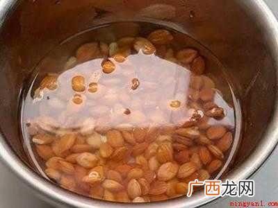 杏仁怎么处理才能吃的具体操作步骤 杏仁怎么处理才能吃