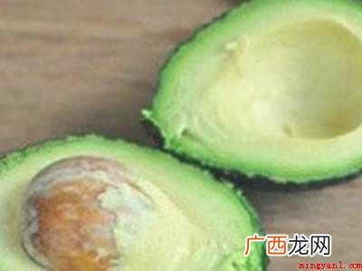 第一次吃牛油果怎么吃的具体操作步骤 第一次吃牛油果怎么吃