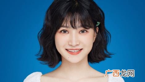 与蓝色背景照片搭配的衣服 拍蓝底照片有什么要求