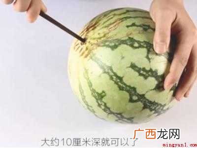 西瓜怎么切不会裂开的具体操作步骤 西瓜怎么切不会裂开