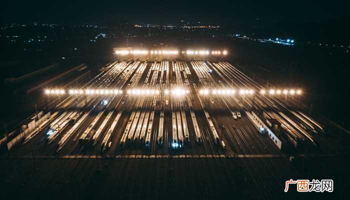 城际铁路为补充的高速铁路网 我国铁路网中的八纵八横具体指的什么