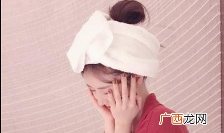 女生说肚子疼如何回答 女朋友说肚子疼怎么办