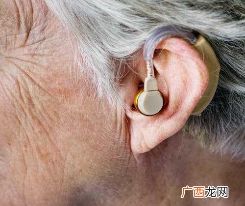 梦见别人头发白了什么意思啊 梦见别人头发白了什么意思