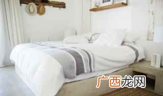 卧室挂什么风水画最好 卧室装饰画挂什么好