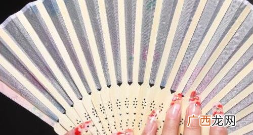 光疗美甲的延长甲要怎么做 光疗美甲怎么做延长甲