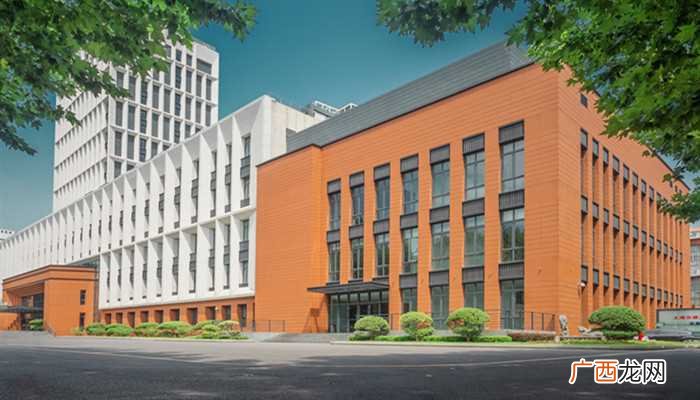 吉林大学白求恩医科大学 白求恩医科大学在哪个城市