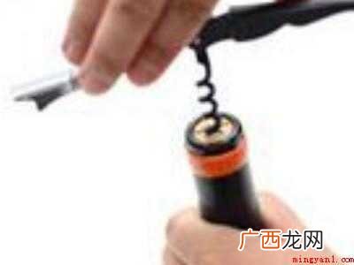 螺旋红酒开瓶器怎么用的具体操作步骤 螺旋红酒开瓶器怎么用