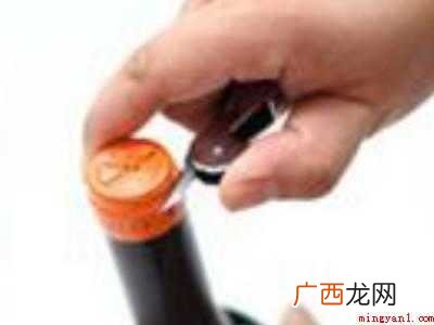 螺旋红酒开瓶器怎么用的具体操作步骤 螺旋红酒开瓶器怎么用