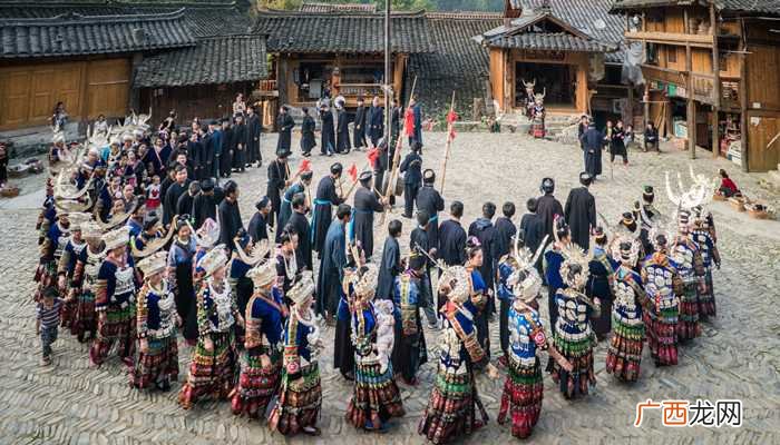 蚩尤九黎城是苗族的。主要建筑包括标志门楼、九道门、九黎宫、九 蚩尤九黎城是哪个民族