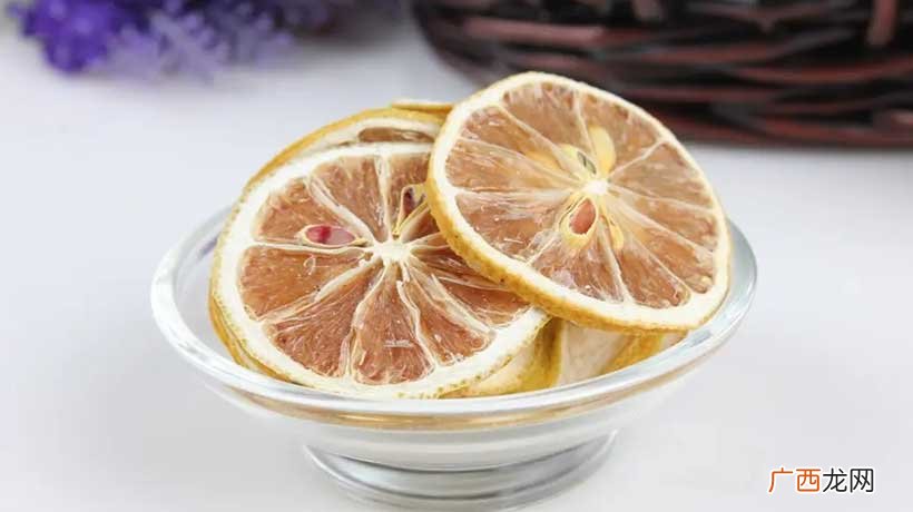 每天喝柠檬水的好处 干柠檬和鲜柠檬哪个泡水更好