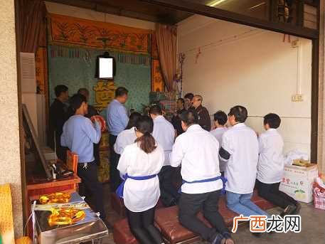 晚上睡觉老是梦见过世的老人 梦见别家老人过世是什么意思