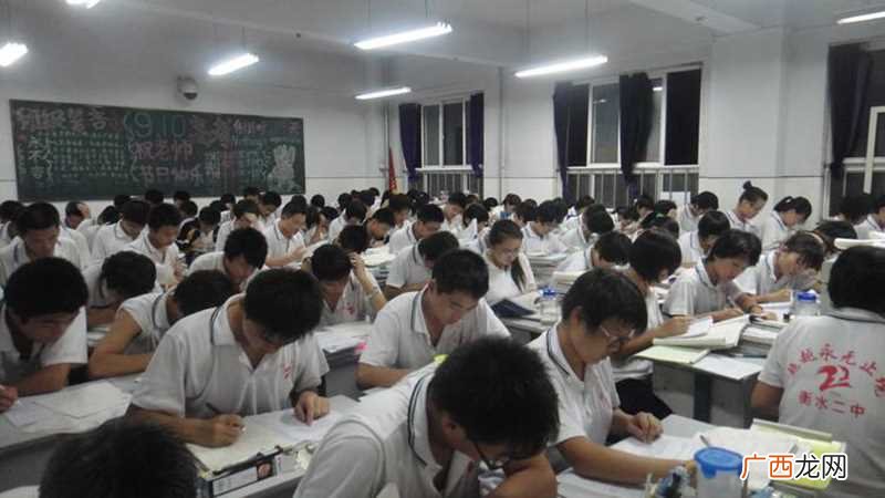 梦见很多初中同学是什么征兆 经常梦见同学是什么征兆