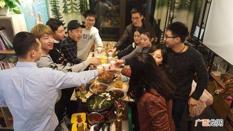 谈婚论嫁的人梦见和亲戚一起吃饭 梦见和亲戚一起吃饭是什么征兆