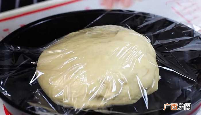 高筋面粉的做法步骤是怎样的 牛奶小餐包的做法