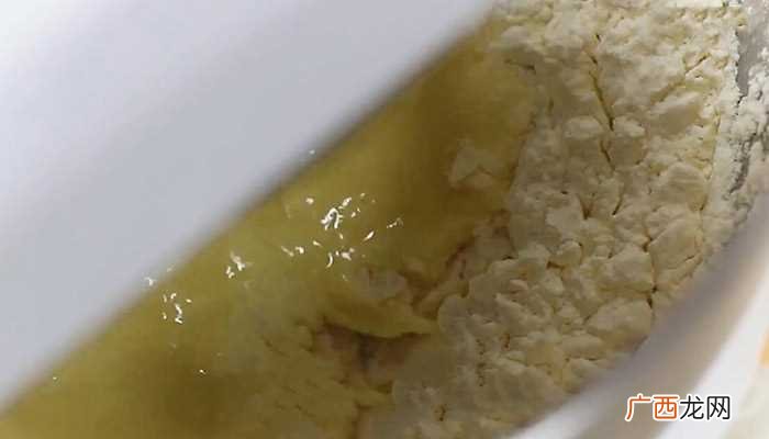 高筋面粉的做法步骤是怎样的 牛奶小餐包的做法