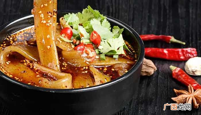 红薯粉是用红薯制作的一道家常菜 红苕粉怎么炒