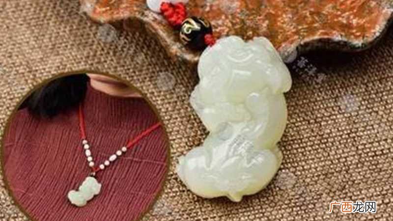梦到玉吊坠碎开了什么意思 梦见胸前的玉佛碎了意味着什么
