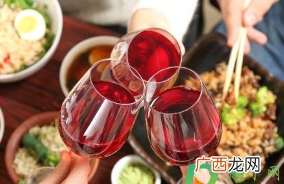 红酒喝了后劲大怎么解酒快 红酒喝了后劲大怎么解酒