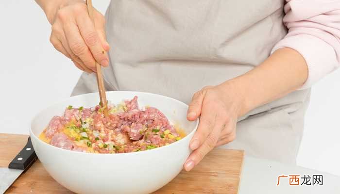 槐花饺子馅的做法 槐花饺子馅怎么做好吃