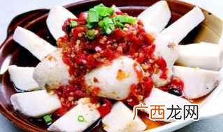 芋头去皮清洗干净、切成滚刀块 剁椒芋头的做法