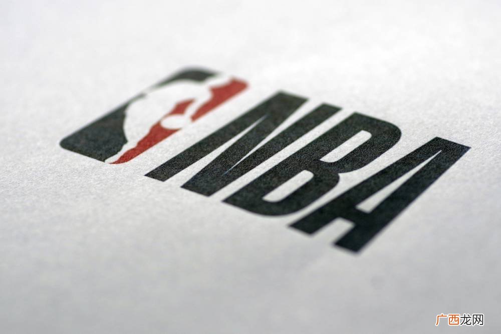 篮球队多少人一个队（一个NBA篮球队由几个队员组成)