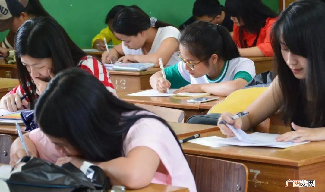 适合女生3大专业高薪有前景 女孩子学什么专业前景比较好