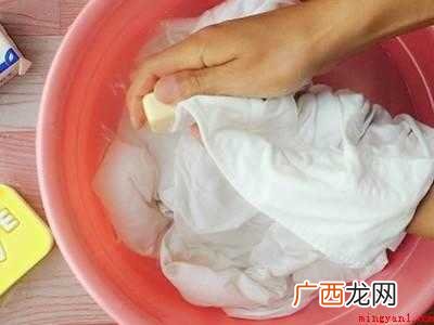 衣服弄上粘蝇胶怎么办