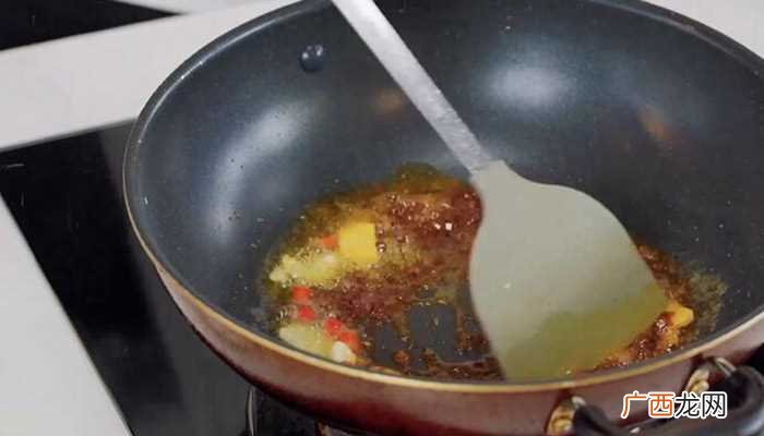 爆炒鱿鱼花的做法怎么做好吃 爆炒鱿鱼花的做法的做法