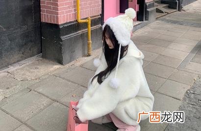 毛衣开衫用洗衣机洗好还是用手洗好 毛衣开衫可以用洗衣机洗吗