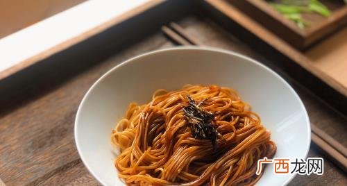 葱油拌面用宽面还是细面 葱油拌面用的是哪种面