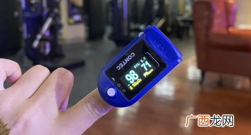 血氧仪上面两个数值多少算正常 血氧仪上面两个数值是代表什么的