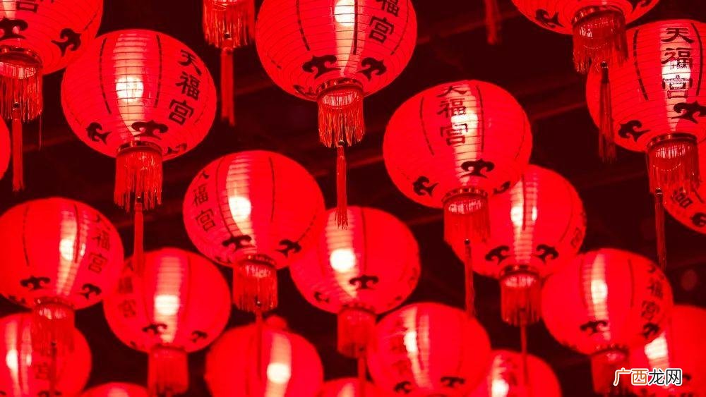 到底指的是什么酒 春风送暖入屠苏的屠苏是什么意思