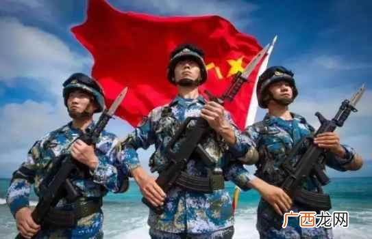 兵役法规定:义务兵役期为两年。2年满了可以考虑继续干,也就是 当兵几年退伍