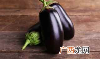 茄子、青豆、米饭、鸡蛋、香菇、玉米粒、胡萝卜、酱油、蚝油 茄子炒饭做法