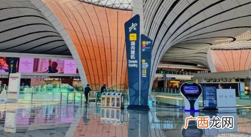 中转8小时可以在机场过夜吗 坐飞机中转过夜可以出机场吗