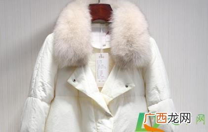 羽绒服皱巴巴可以用挂烫机吗 羽绒服皱皱巴巴可以用挂烫机吗