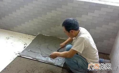 水泥砂浆贴墙砖会脱落吗 铺墙砖用纯水泥还是水泥沙浆