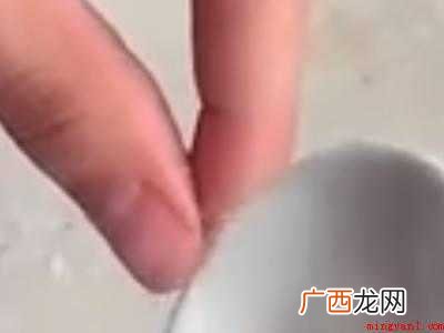 502沾了手上怎么弄掉的具体操作步骤 502沾了手上怎么弄掉