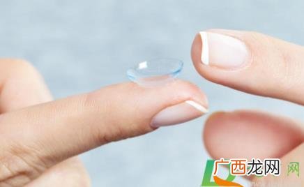 为什么隐形眼镜戴着磨眼睛 刚戴隐形眼镜为什么磨眼睛