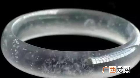 翡翠镯子戴久了棉絮会发生变化吗 翡翠手镯棉絮多了是不是就不值钱了