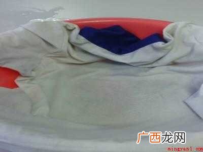 白衣服串色怎么变白的具体操作步骤 白衣服串色怎么变白