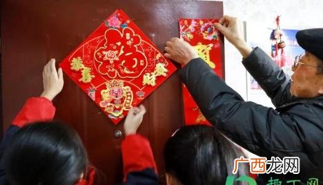 过年为什么要贴福字 福字贴正的还是倒的