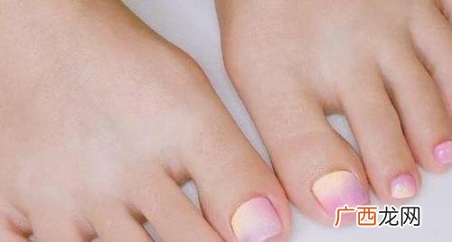 2022流行什么颜色的脚趾美甲 笑脸美脚甲图片大全
