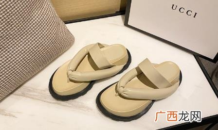 人字拖和一字拖有什么区别 夏天出门穿人字拖还是一字拖