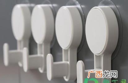 墙上挂钩弄不下来怎么办 怎样清除挂钩留下的胶