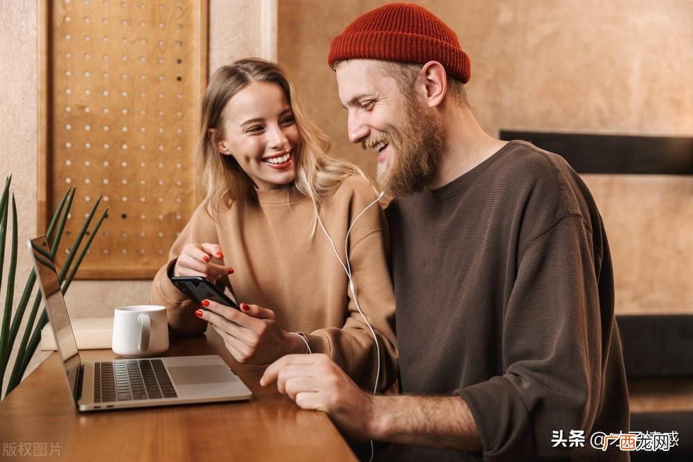 撩男小技巧，释放你的独特魅力 怎么撩男生让他忍不住