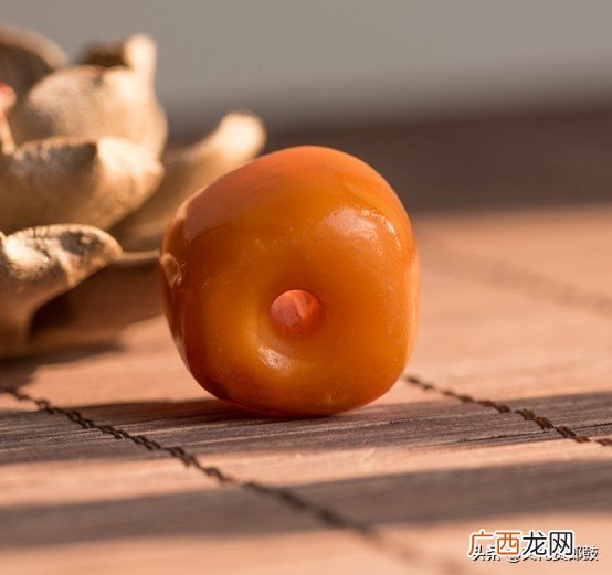 详解简单鉴别老蜜蜡真假技巧 老蜜蜡的鉴别方法及图解