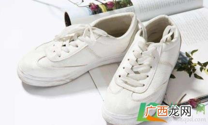 鞋子氧化发黄怎么变白小妙招 鞋子氧化发黄怎么变白