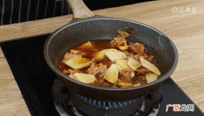 五花肉怎么做好吃 土豆烧肉的做法